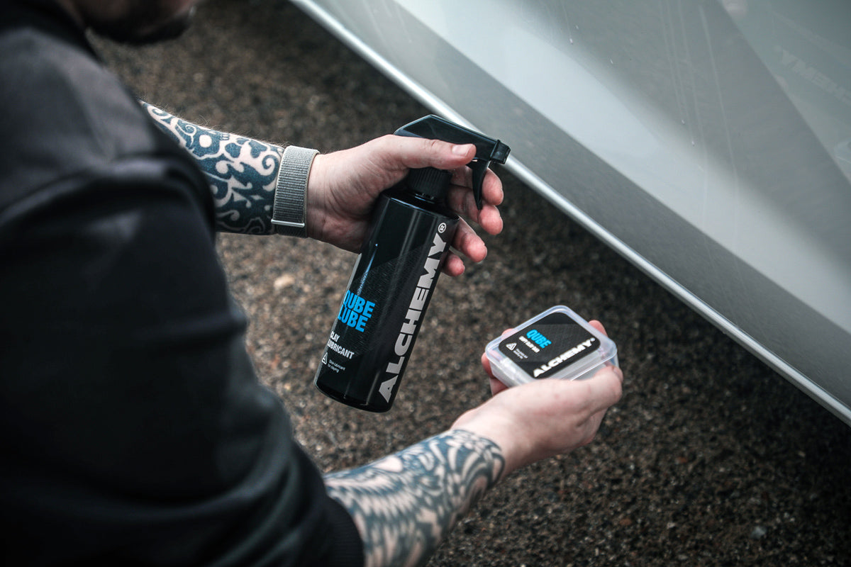 Decontaminating paint